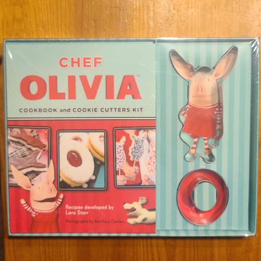 Chef Olivia Cookbook and Cookie Cutters Set